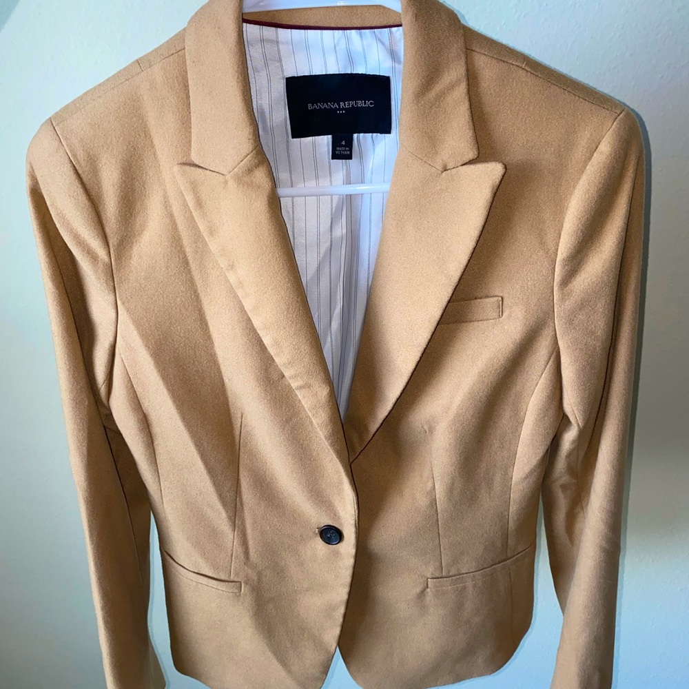 BRAND NEW, never worn Banana Republic blazer!